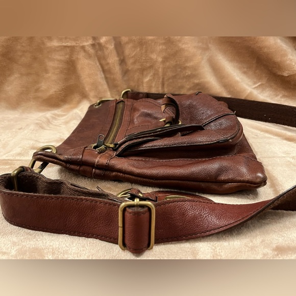 👜 Pre- Loved Vintage Brown Leather Fossil Messenger style purse - Picture 11 of 14